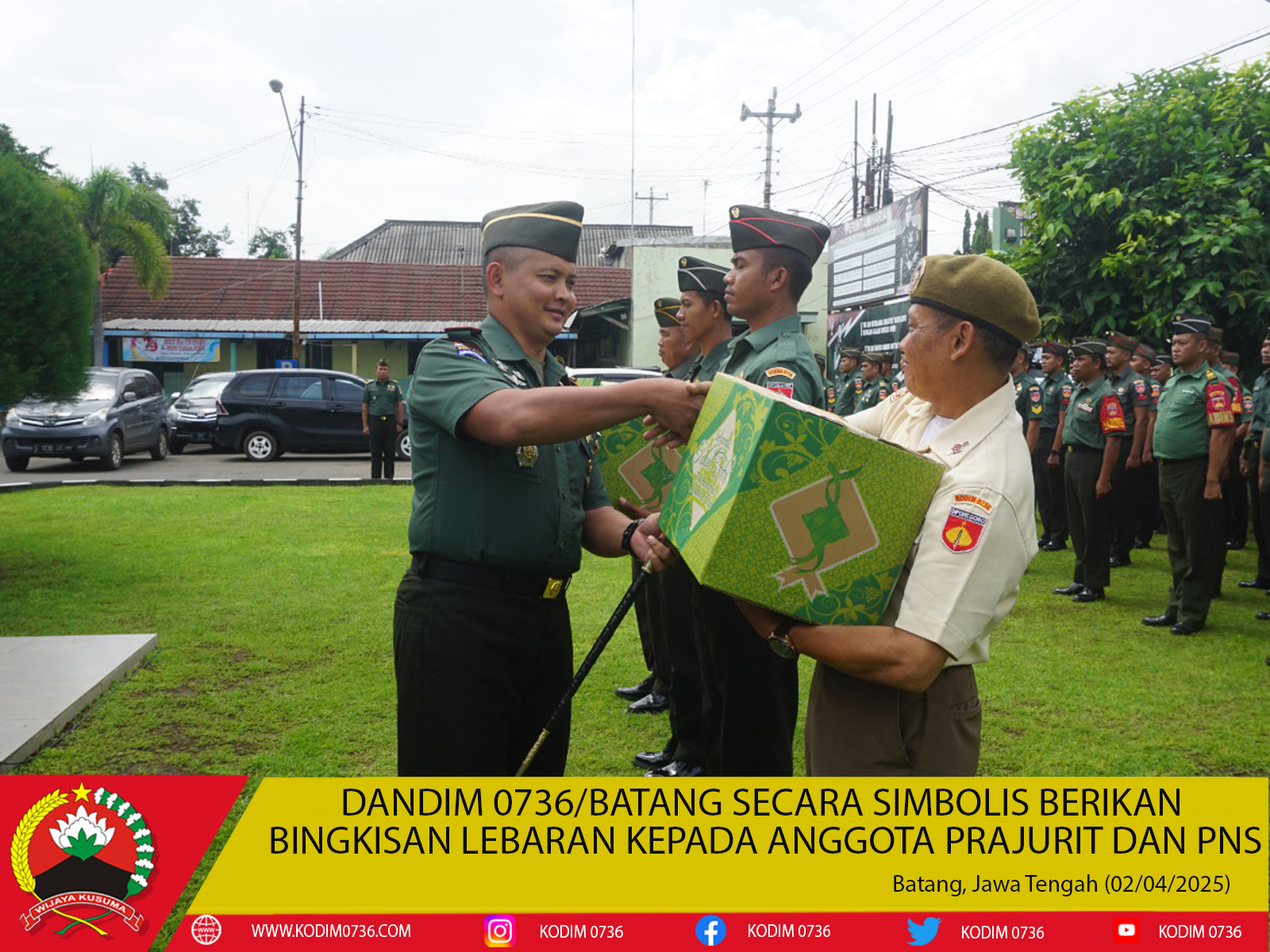 Dandim 0736/Batang Secara Simbolis Berikan Bingkisan Lebaran Kepada Anggota Prajurit Dan PNS