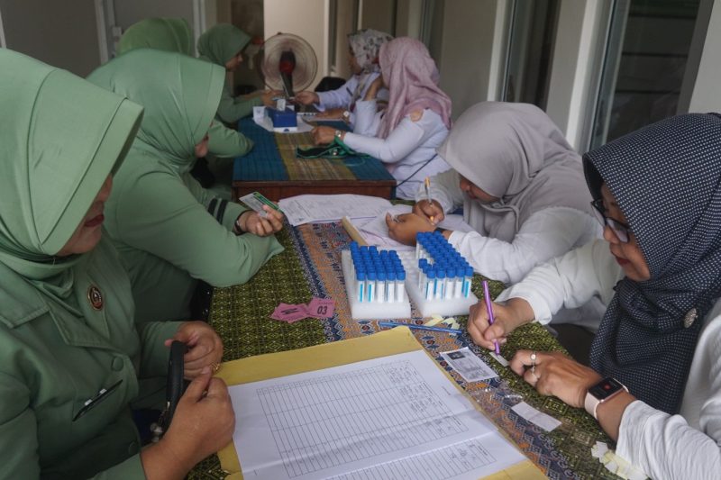 Deteksi dini kanker servik dan kanker payudara oleh anggota Persit KCK Cabang XXIV