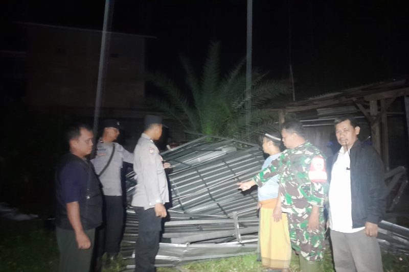 Hujan disertai Angin Puting Beliung Rusak 11 Rumah Warga Desa Surodadi Gringsing
