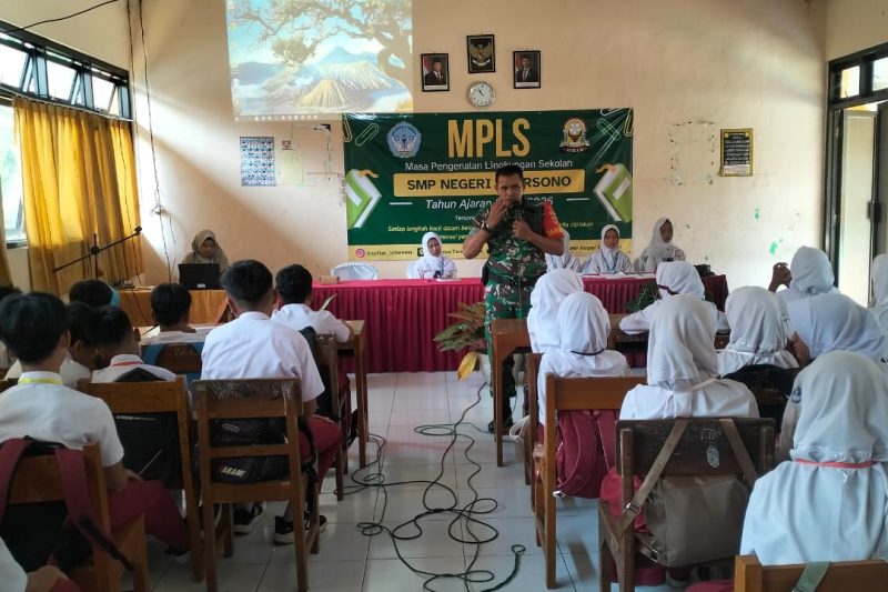 MPLS SMPN 1 Tersono,Babinsa Edukasi siswa Baru dan Beri Motivasi