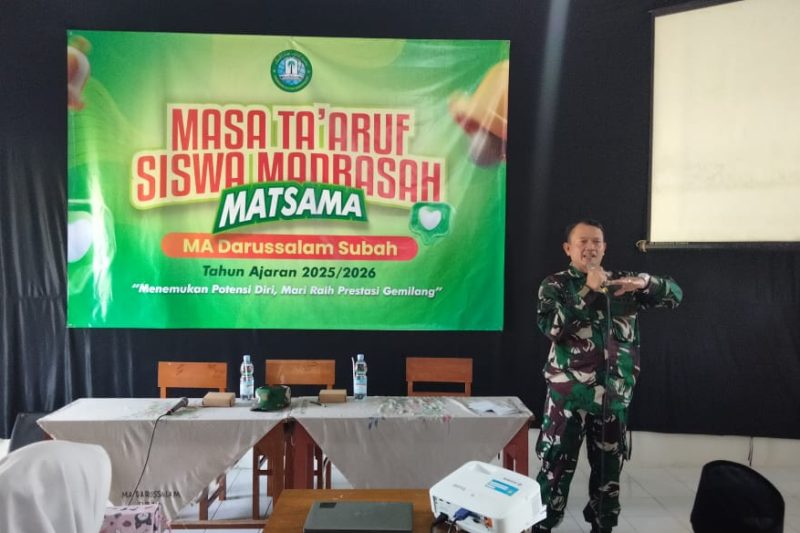 Masa Ta’aruf Siswa Ma Darussalam, Babinsa Koramil 01/Subah Berikan Motivasi Disiplin Belajar