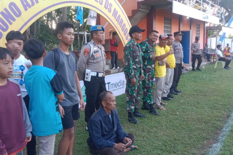 Koramil Dan Polsek Melaksanakan Pengamanan Turnamen Sepak Bola
