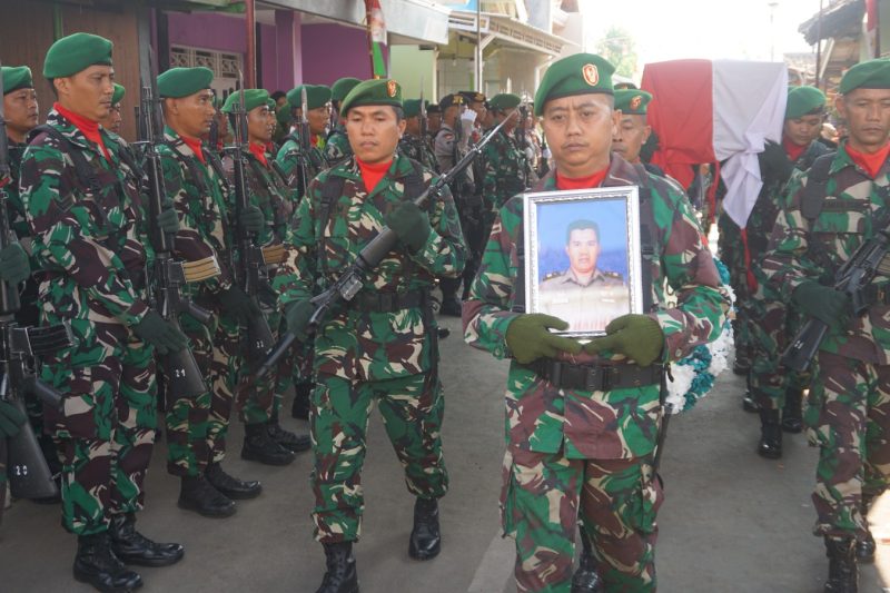 Beri Penghormatan Terakhir,Kodim 0736/Batang Laksanakan Upacara Secara Militer