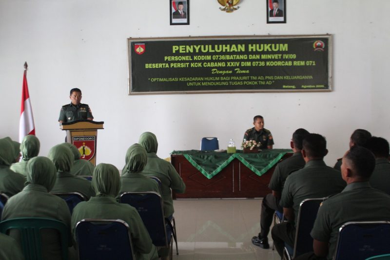Tim Kumdam IV/Diponegoro Beri Penyuluhan Hukum di Kodim Batang