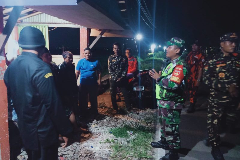 Koramil 03/Gringsing Bersama Ormas dan Linmas Gelar Patroli Siskampling