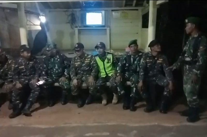 Melalui Siskamling Babinsa Koramil Subah Dan Warga Jaga Keamanan Wilayah