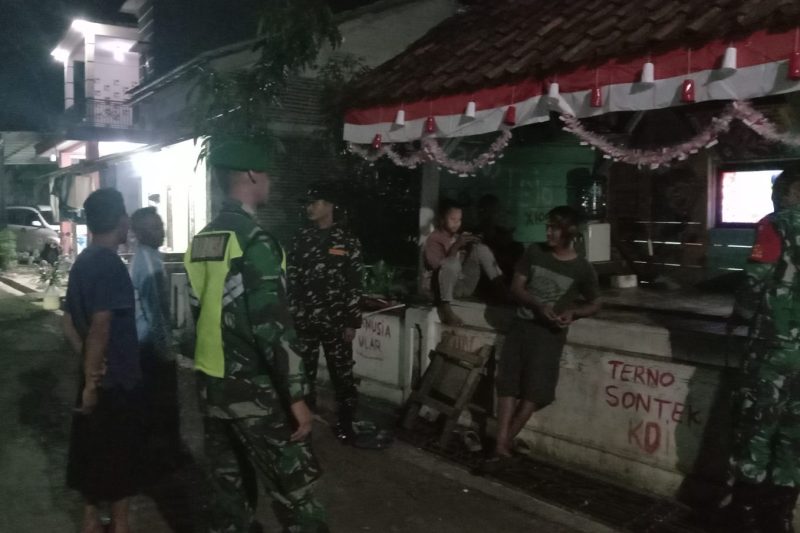 Anggota Babinsa Koramil 08/Wonotunggal melaksanakan patroli dan komunikasi sosial di Kec.Wonotunggal