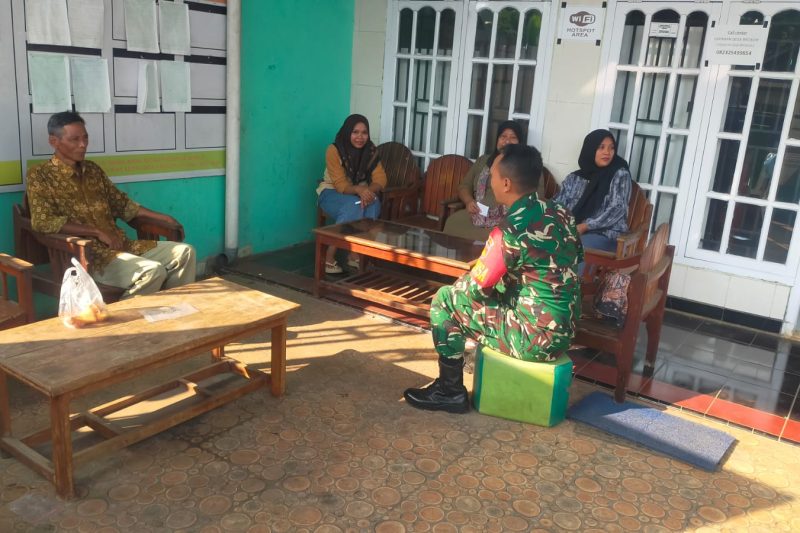 Anggota Babinsa Koramil 08/Wonotunggal melaksanakan patroli dan komunikasi sosial di Kec.Wonotunggal