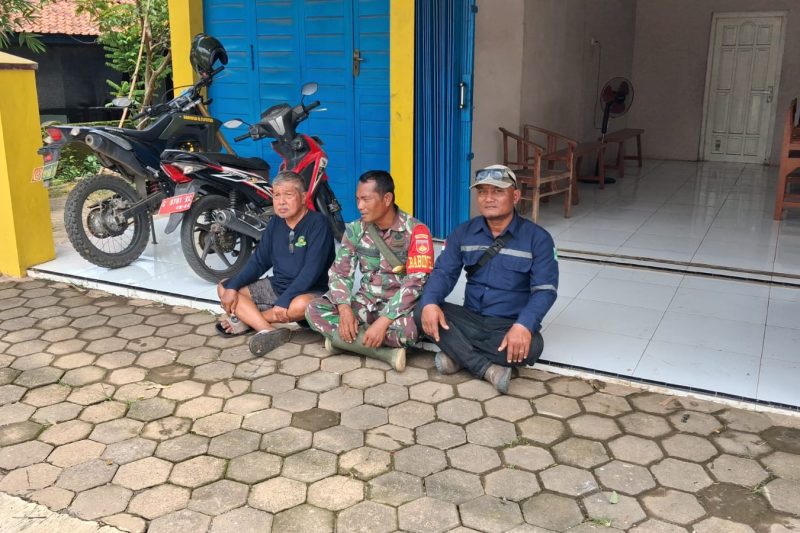 Anggota Babinsa Koramil 11/Warungasem  melaksanakan kegiatan Komunikasi sosial dan patroli kewilayahan bersama masyarakat diwilayah Desa Cepagan Kec.Warungasem kab.Batang.