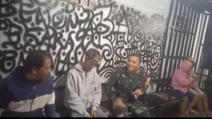 anggota babinsa 07/bandar melaksanakan patroli dan komunikasi sosial di wilayah Kec. Bandar Kab. Batang