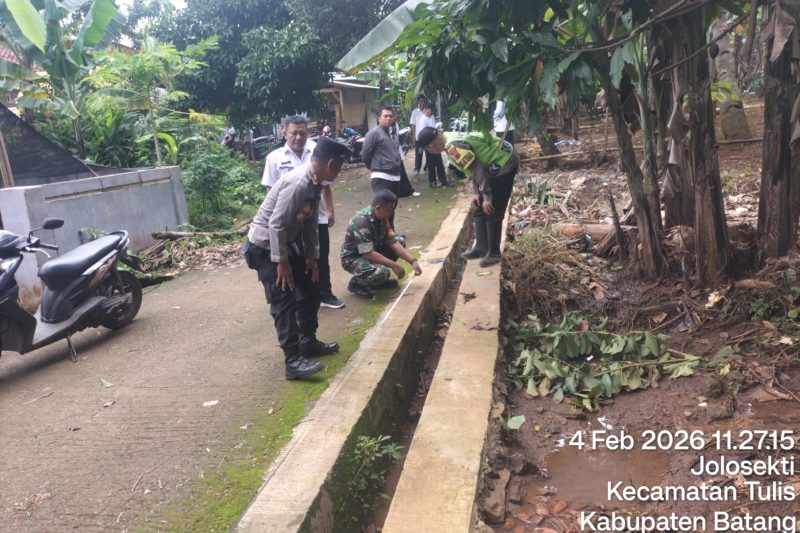 Danramil 12/Tulis ikut serta dalam pelaksanaan monitoring DD tahap II di Desa Jolosekti Kec.Tulis