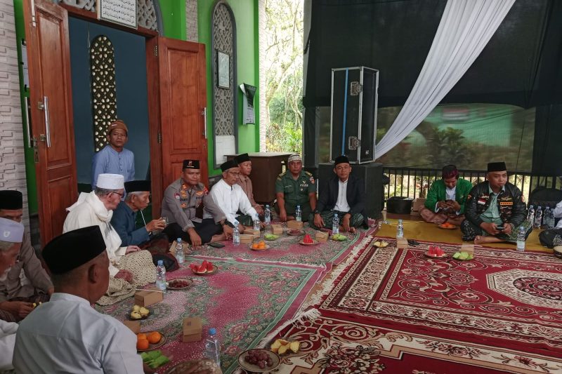 BABINSA KORAML 11/ WARUNGASEM MELAKSANAKAN KEGIATAN MASIN PERINGATAN HAUL SYAIKH THOLLABUDIIN TAHUN 1447 KEC.WARUNGASEM KAB.BATANG