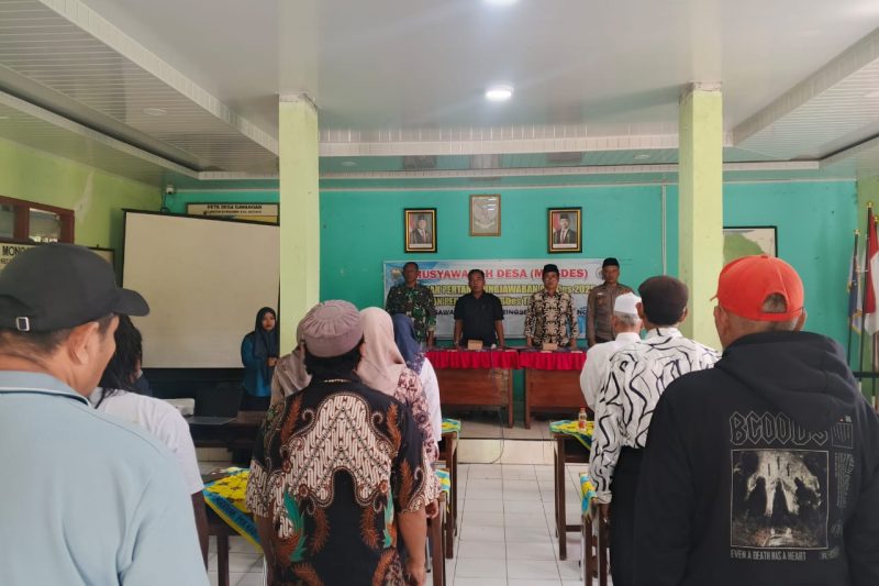 BABINSA KORAMIL  03/GRINGSING  MELAKSANAKAN KEGIATAN MUSYAWARAH DESA DI DESA SAWANGAN KEC. GRINGSING  KAB. BATANG