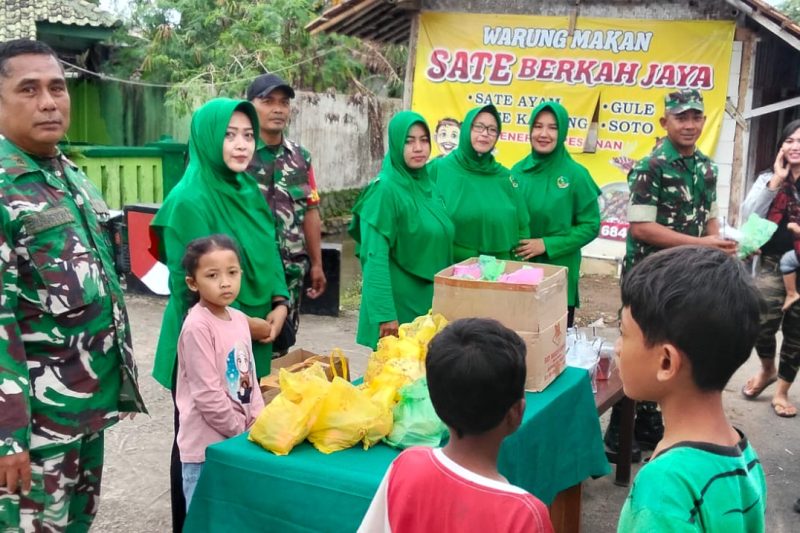 KORAMIL 11 WARUNGASEM DAN PRESIT KCK BERBAGI TAKJIL BUKA PUASA