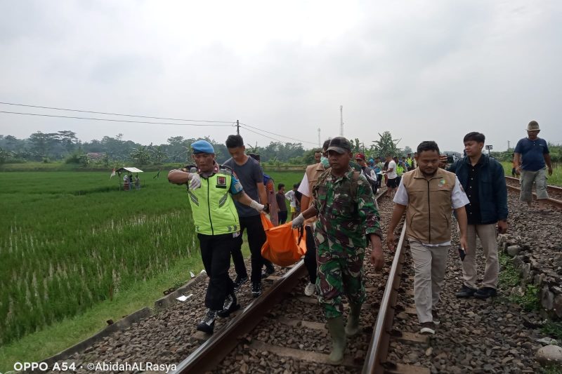 Prajurit TNI Koramil 12 Tulis Bantu Evakuasi Korban Kecelakaan Kereta Api