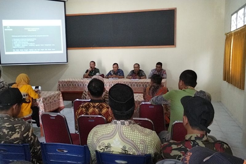 Danramil 11/Warungasem menghadiri rapat koordinasi yang bertempt di aula kecamatan Warungasem Kec.Warungasem