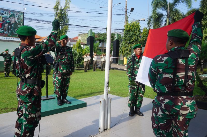 Kodim 0736/Batang gelar upacara senin pagi, diikuti oleh Prajurit dan PNS