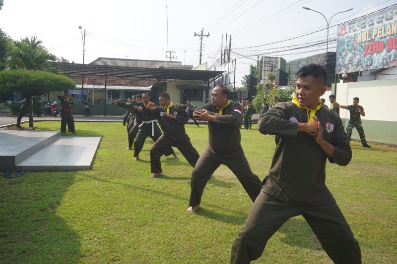 Untuk Meningkatkan Kemampuan Prajurit,Kodim 0736/Batang Melaksanakan Latihan Pencak Silat Militer