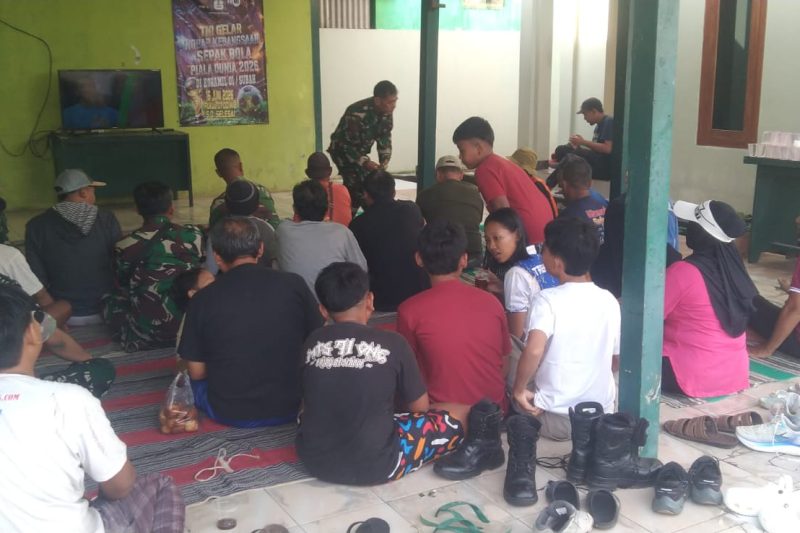 Koramil 01/Subah Gelar Nobar Piala Dunia 2026, Bangun Kedekatan dengan Warga