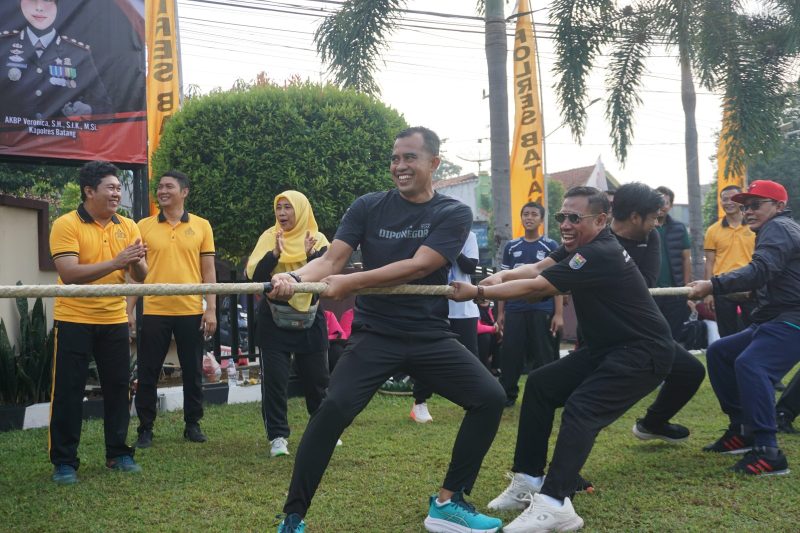 DANDIM 0736/BATANG IKUTI OLAHRAGA BERSAMA POLRES BATANG PERINGATI HARI BHAYANGKARA KE 80 TAHUN