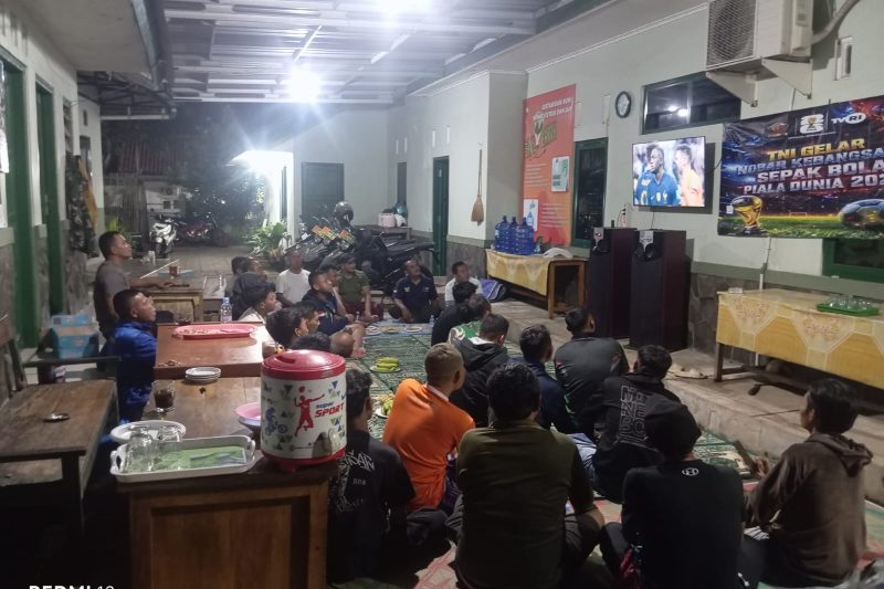 Jajaran Kodim 0736/Batang Gelar Nobar Babak Perempat Final Piala Dunia 2026 Bersama Masyarakat